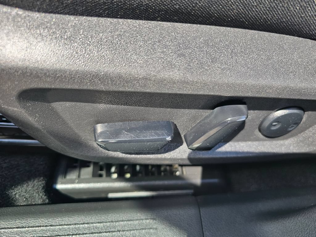 Used 2024 Nissan Rogue SV FWD image 24