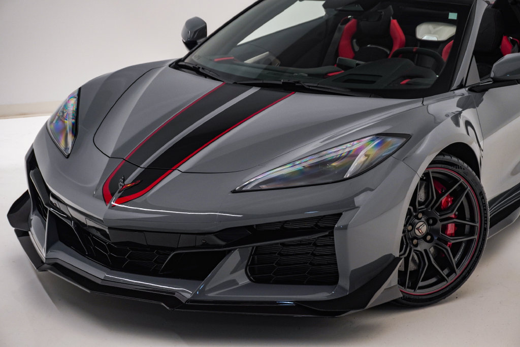 Used 2025 Chevrolet Corvette Z06 w/ Z07 Performance Package RWD image 4
