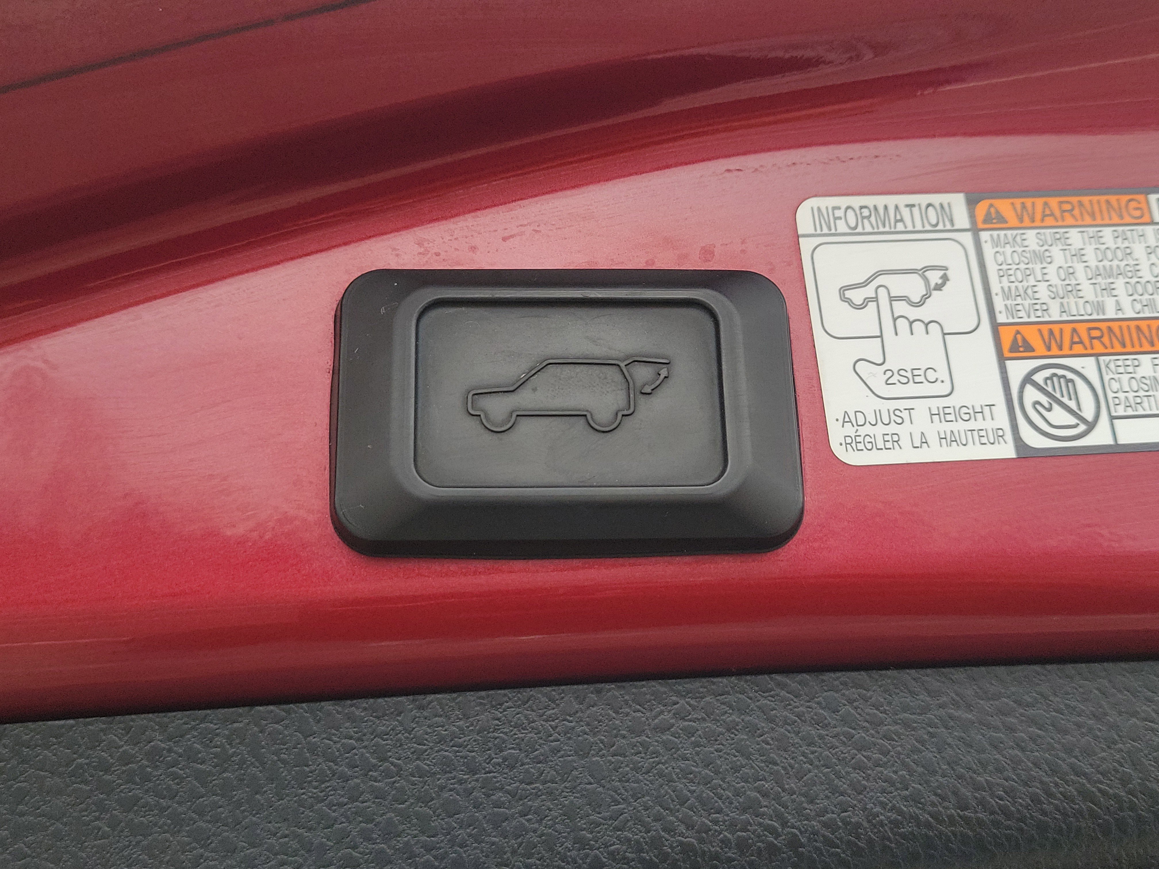 Used 2018 Toyota RAV4 Limited image 8