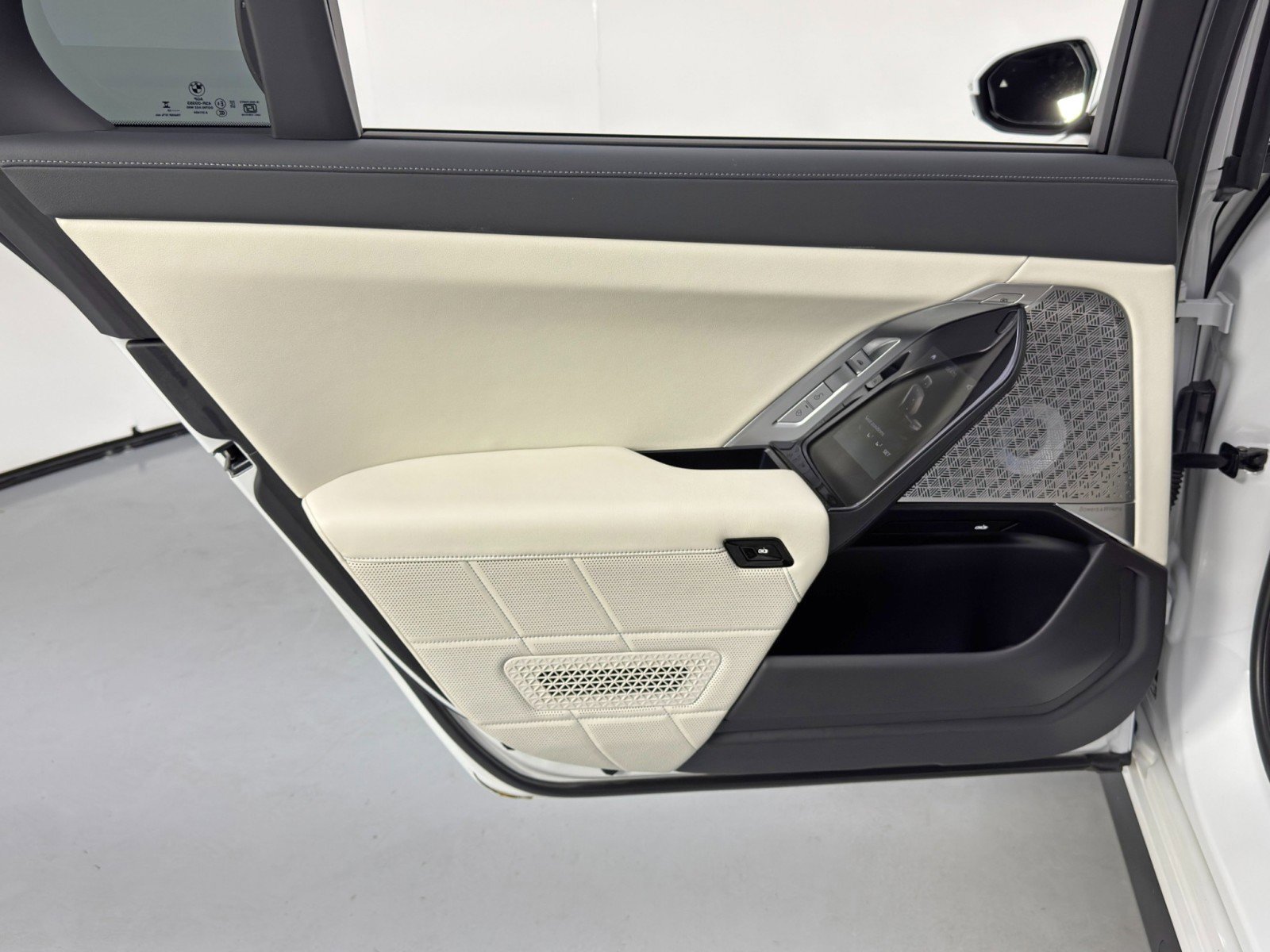 Used 2023 BMW i7 xDrive60 w/ Executive Package 2 image 58