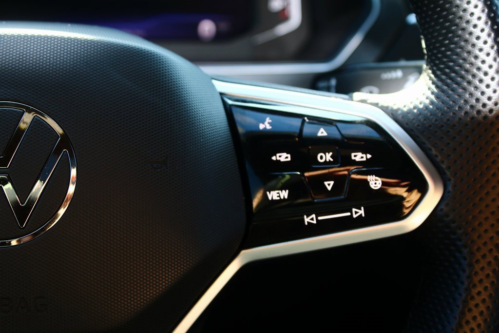 Used 2023 Volkswagen Tiguan SEL R-Line image 16