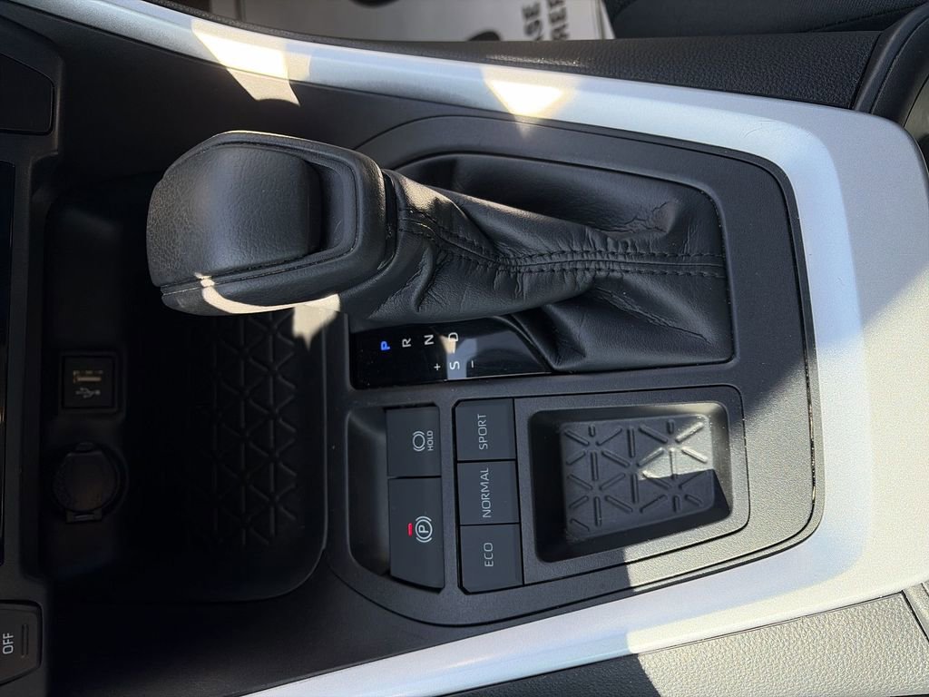 Used 2023 Toyota RAV4 LE image 19