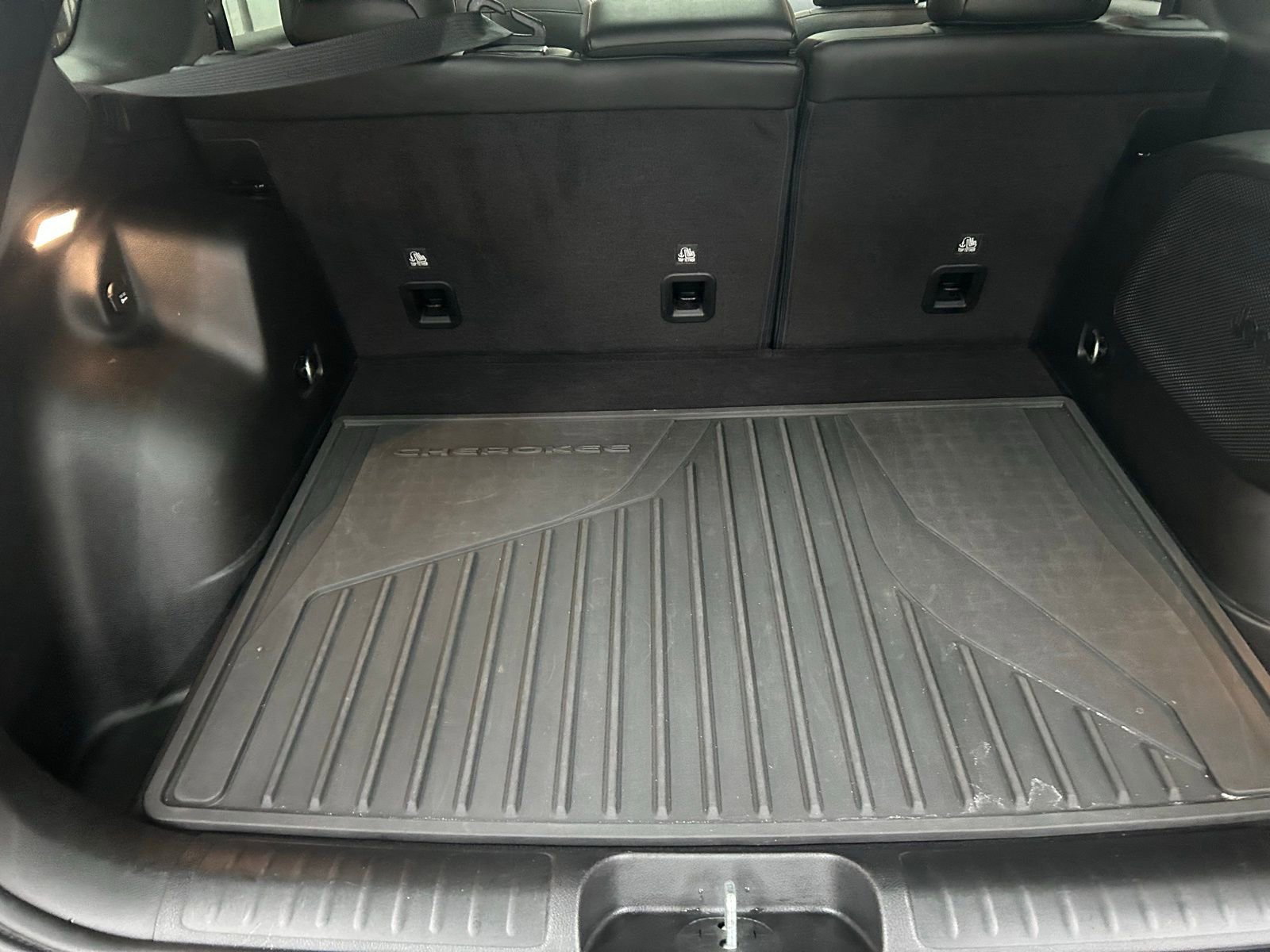 Certified 2021 Jeep Cherokee Latitude Lux w/ Sun & Sound Group image 28