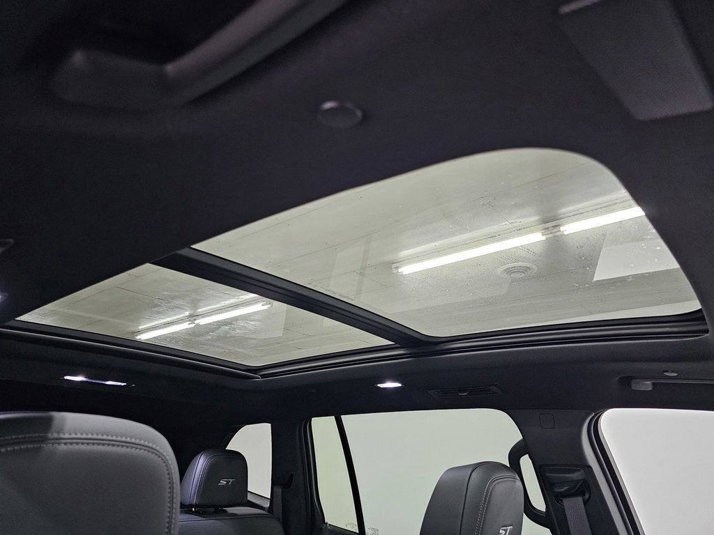 Used 2025 Buick Enclave Sport Touring FWD image 28