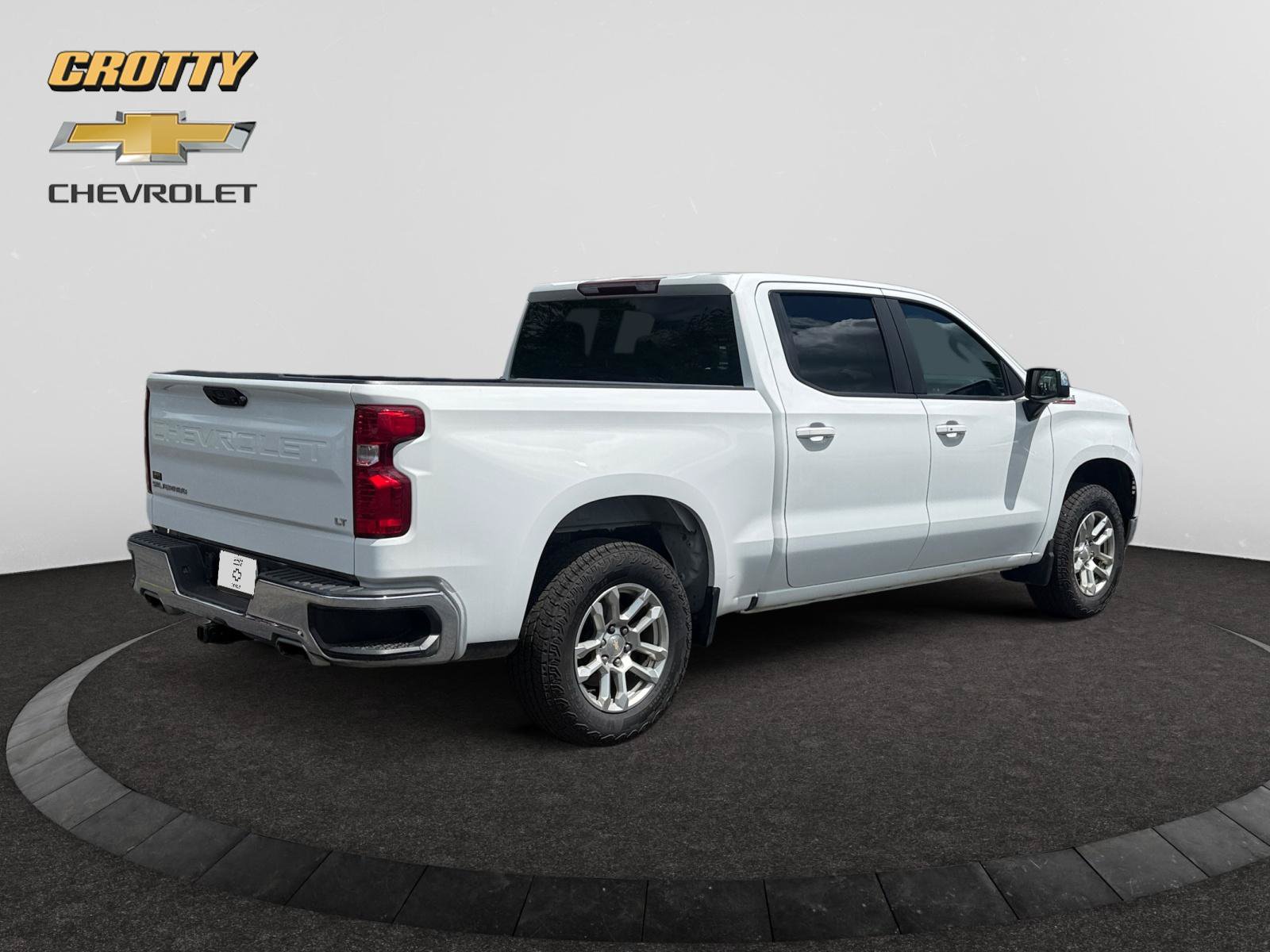 Used 2022 Chevrolet Silverado 1500 LT AWD/4WD image 5