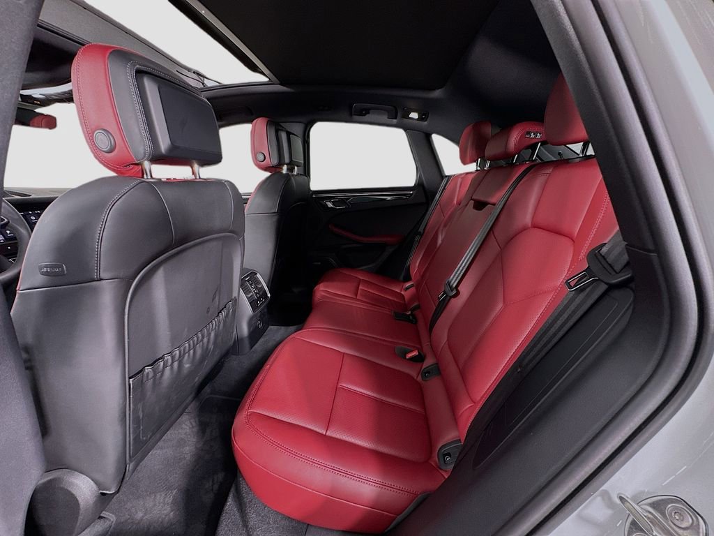 Used 2025 Porsche Macan image 24