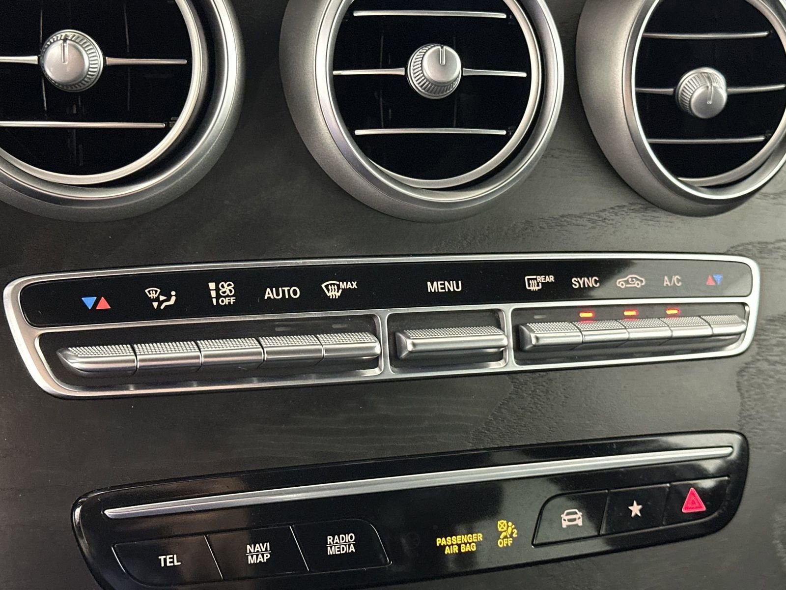 Used 2022 Mercedes-Benz GLC 300 4MATIC w/ Premium Package Lite image 19
