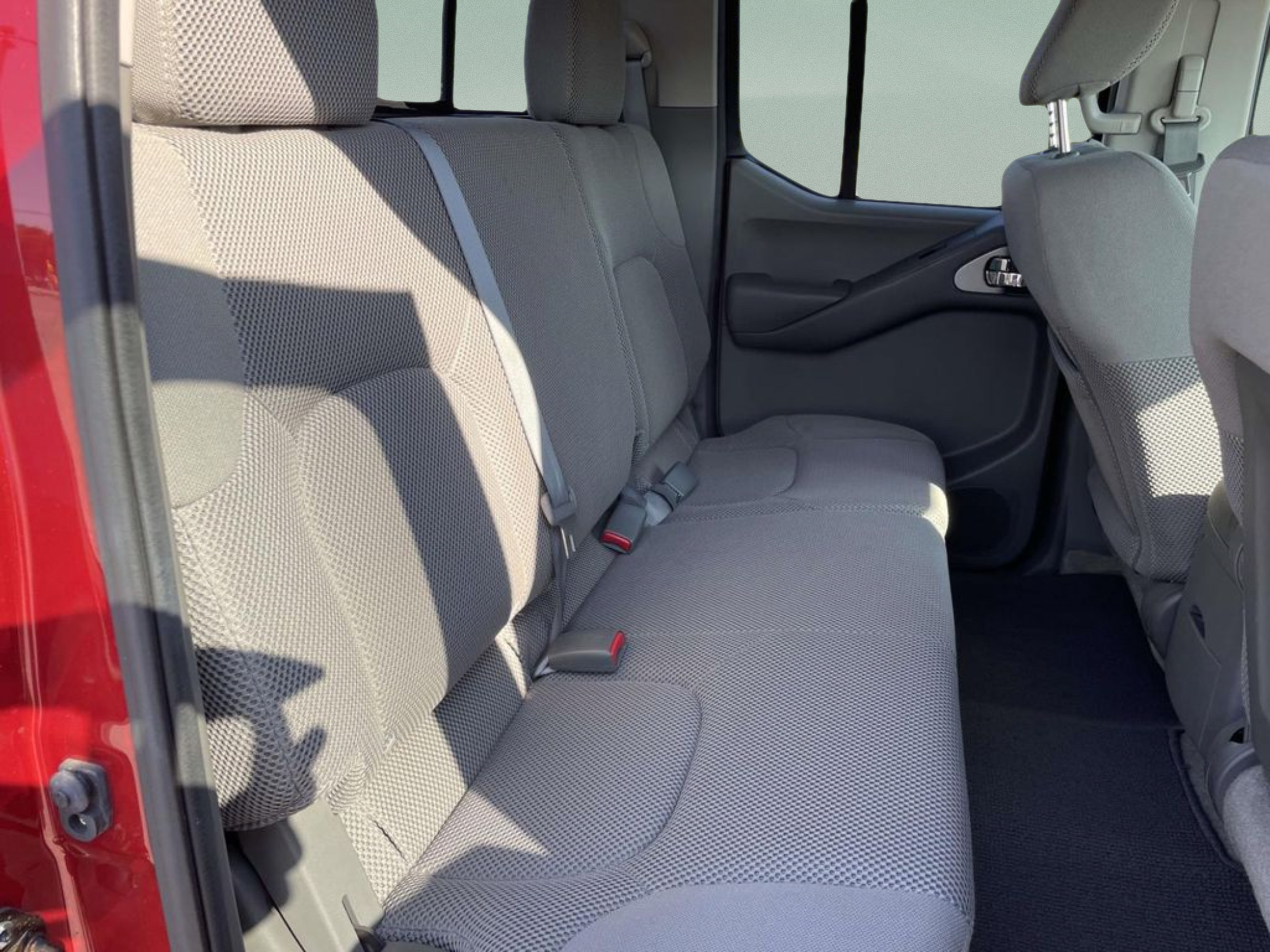 Used 2014 Nissan Frontier SV w/ SV Value Truck Package RWD image 17