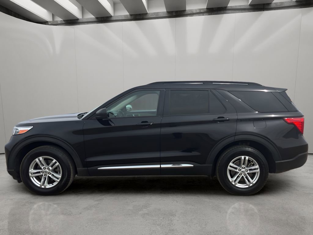 Used 2021 Ford Explorer XLT image 2