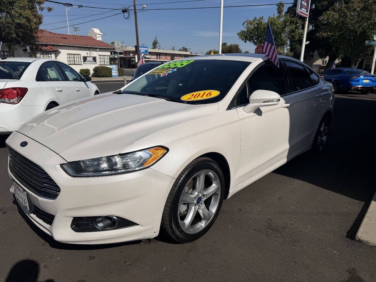 Used 2016 Ford Fusion SE FWD image 4