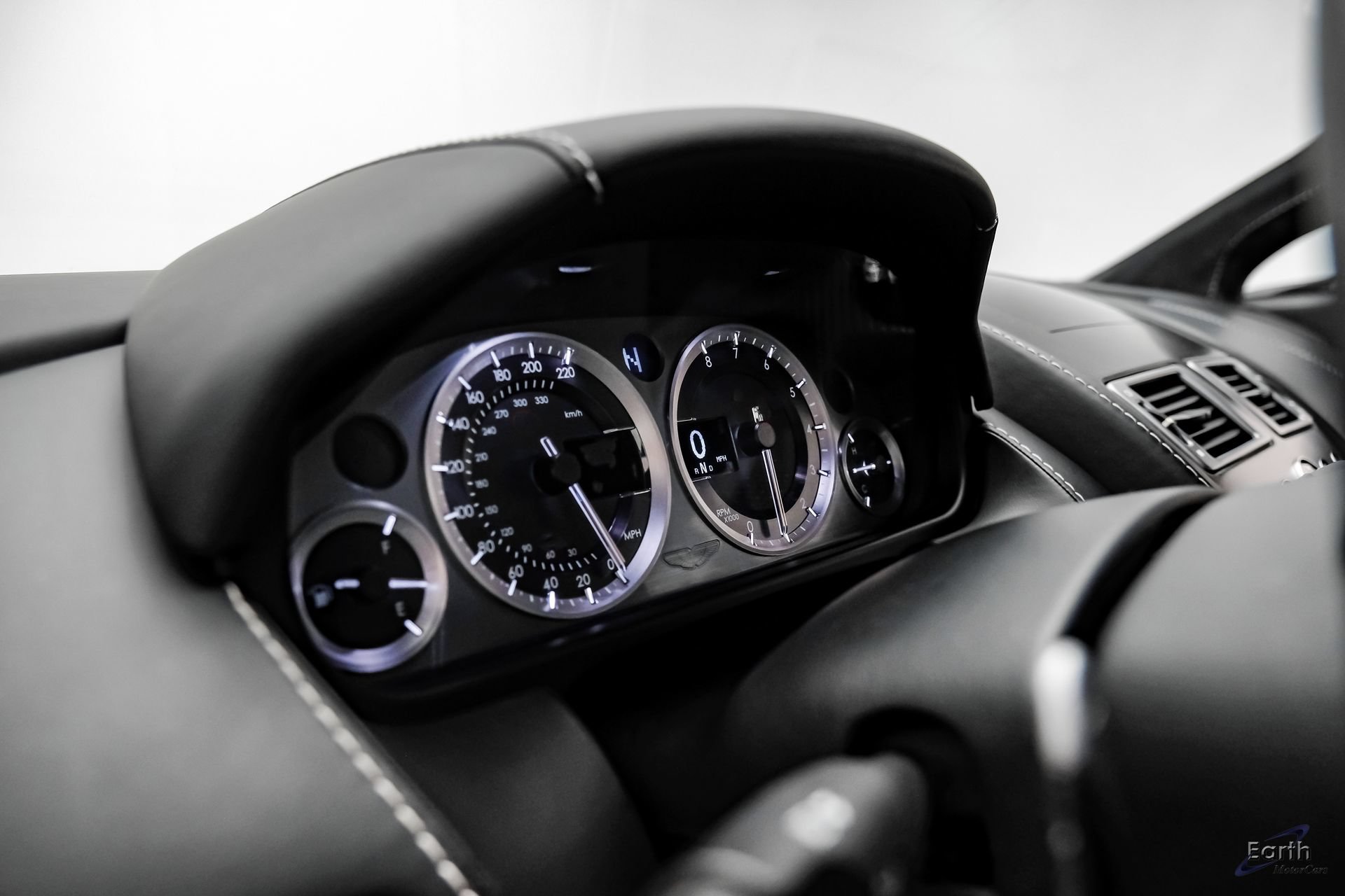 Used 2014 Aston Martin V8 Vantage S RWD image 32