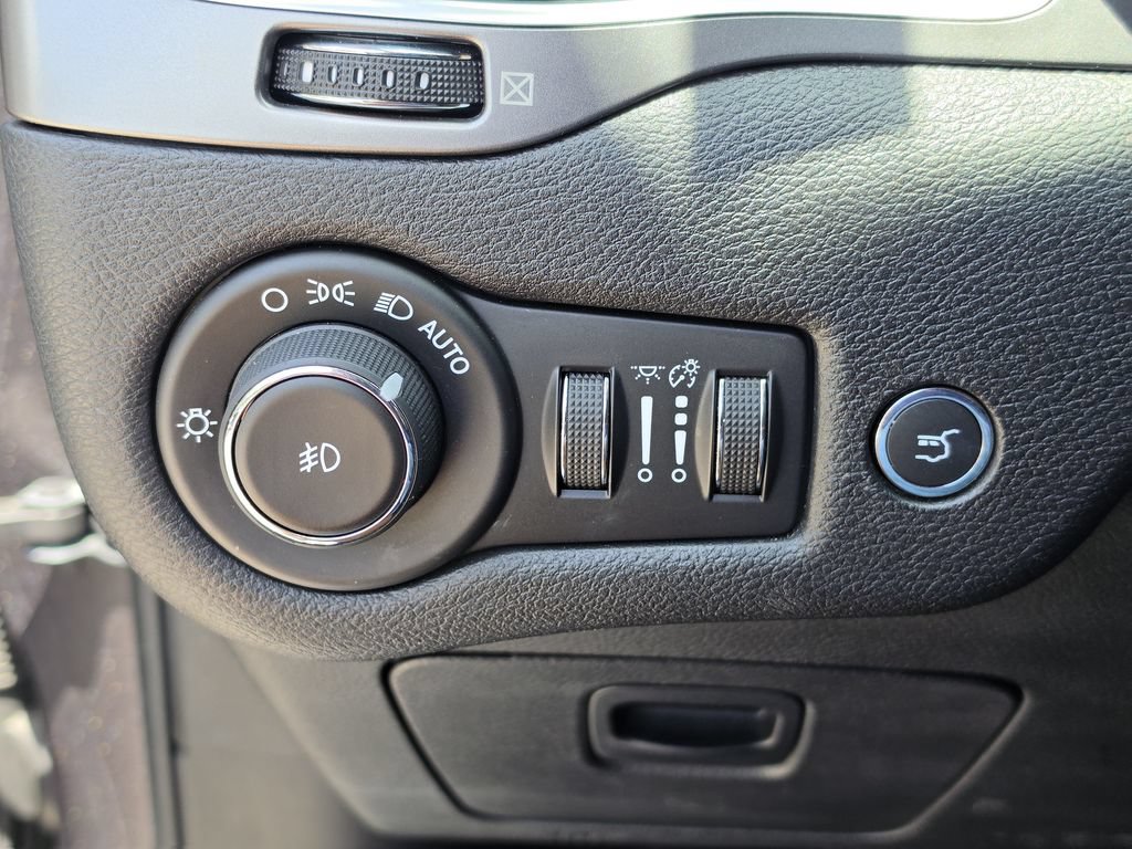 Certified 2019 Jeep Cherokee Limited FWD image 26