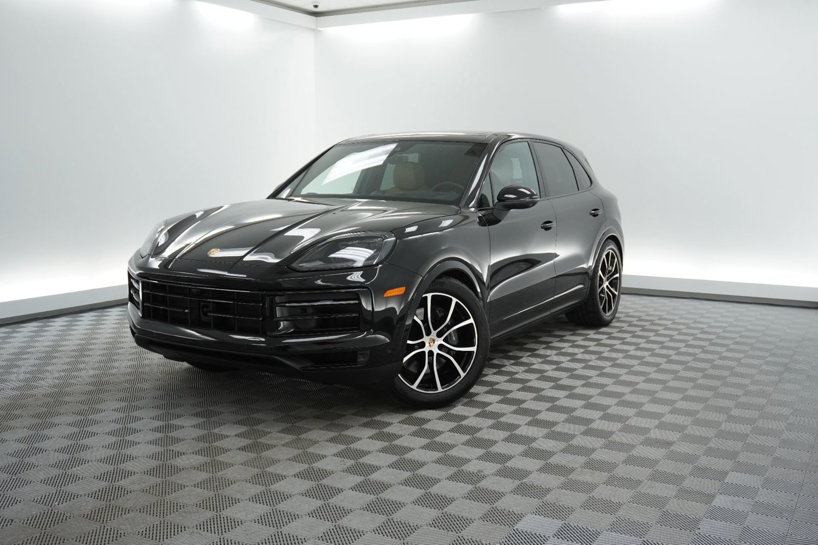 Certified 2025 Porsche Cayenne image 1