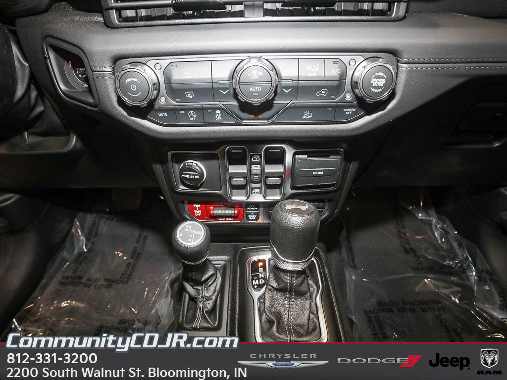 New 2026 Jeep Wrangler Unlimited Rubicon w/ Technology Group AWD/4WD image 17
