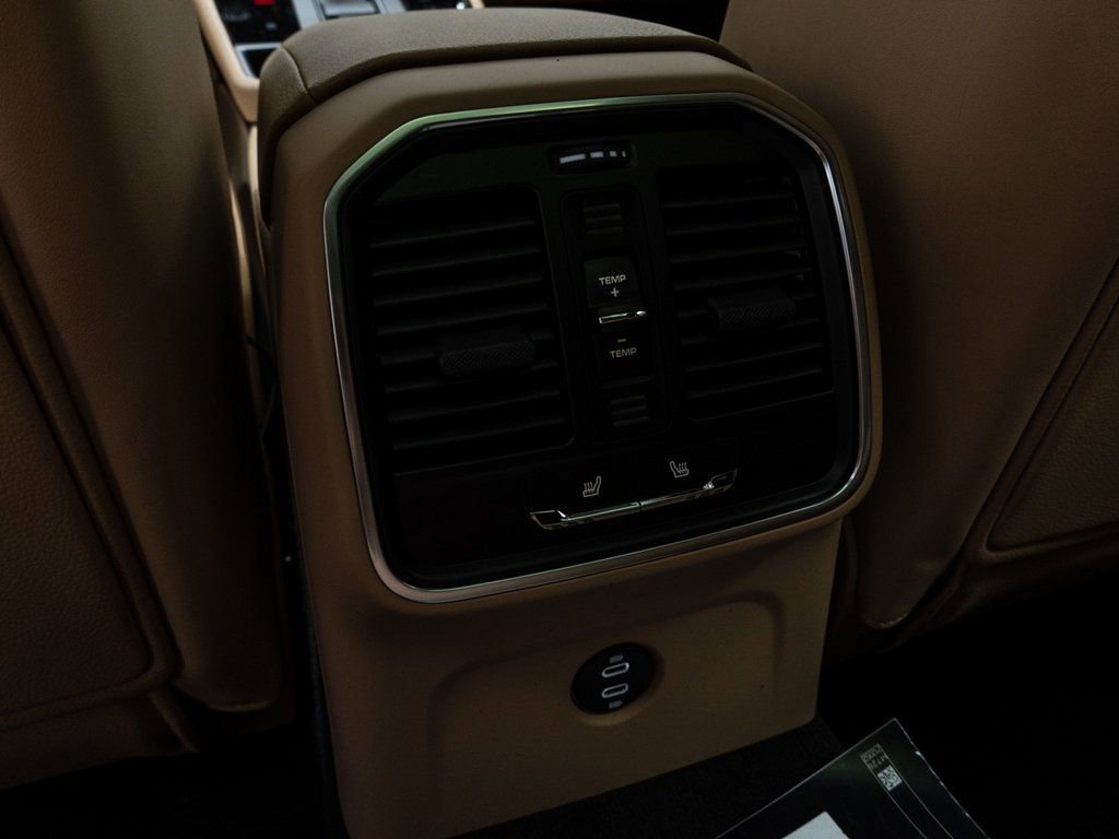 Used 2025 Porsche Macan image 25