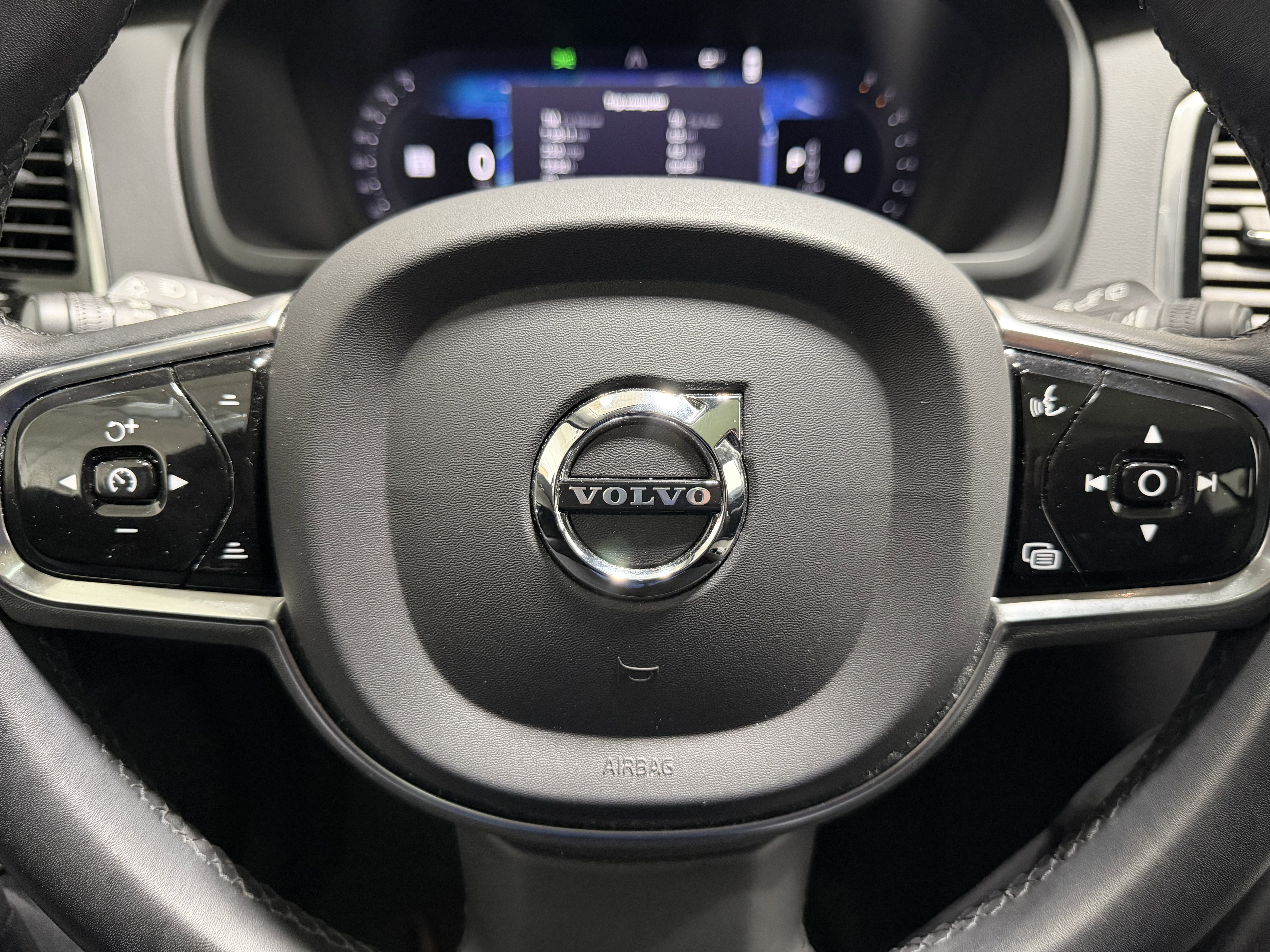 Used 2023 Volvo XC90 B6 Ultimate w/ Protection Package image 15