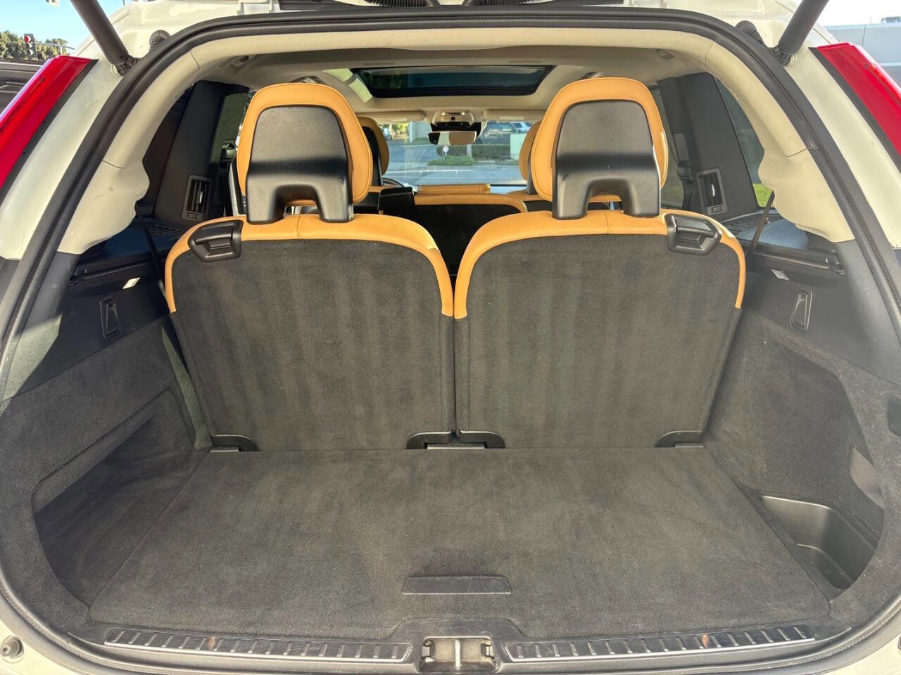 Used 2016 Volvo XC90 T8 Inscription image 16