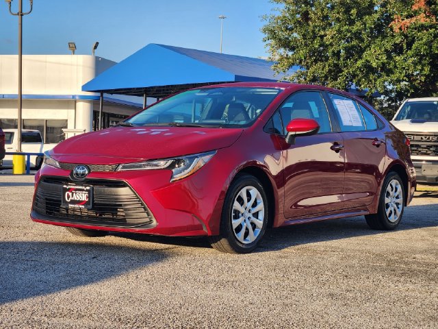 Used 2025 Toyota Corolla LE FWD image 3
