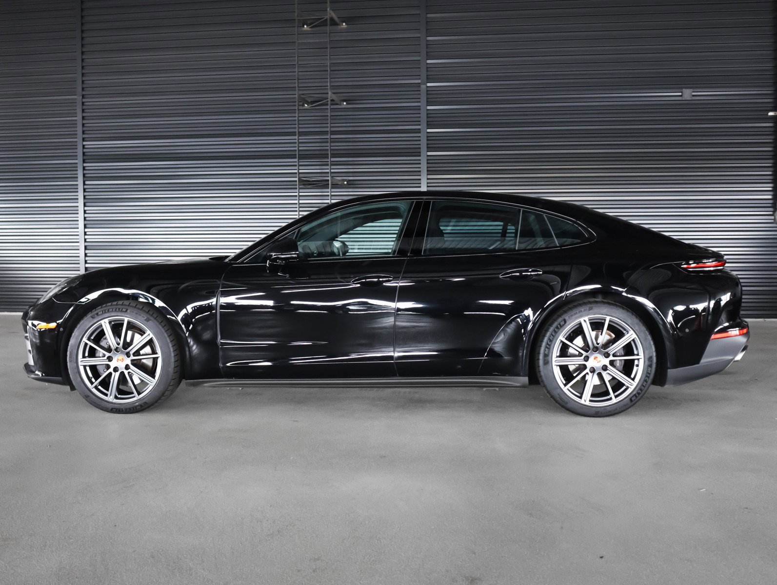 Certified 2025 Porsche Panamera RWD image 2