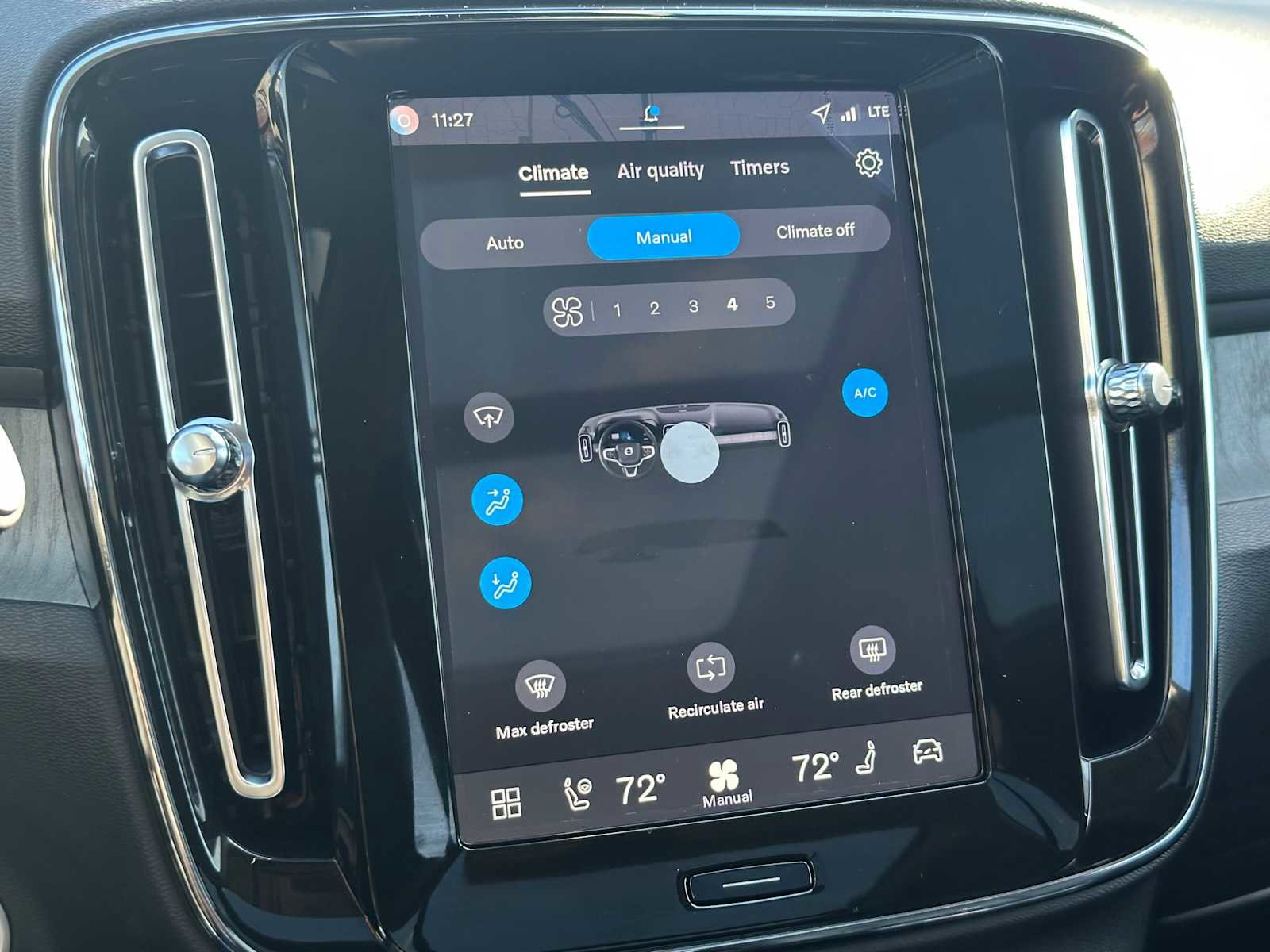 New 2026 Volvo XC40 B5 Ultra w/ Protection Package Premier image 28