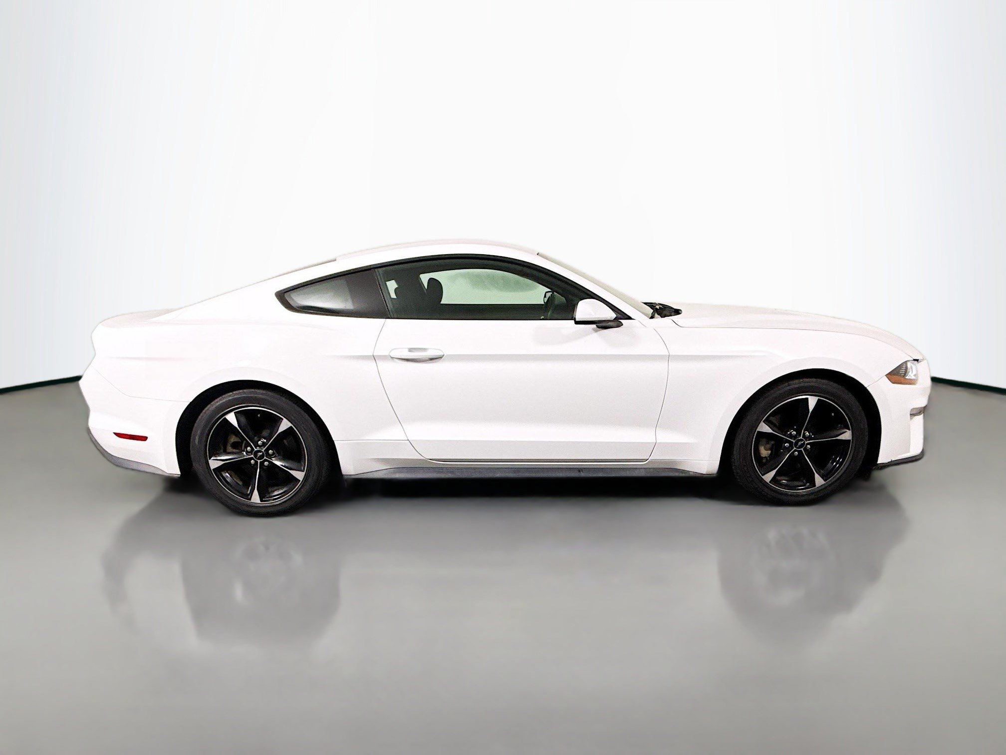 Used 2019 Ford Mustang Coupe RWD image 11