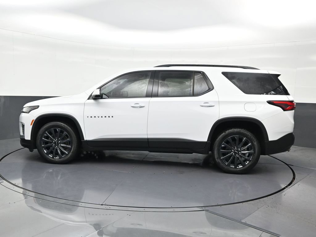 Used 2023 Chevrolet Traverse RS FWD image 2