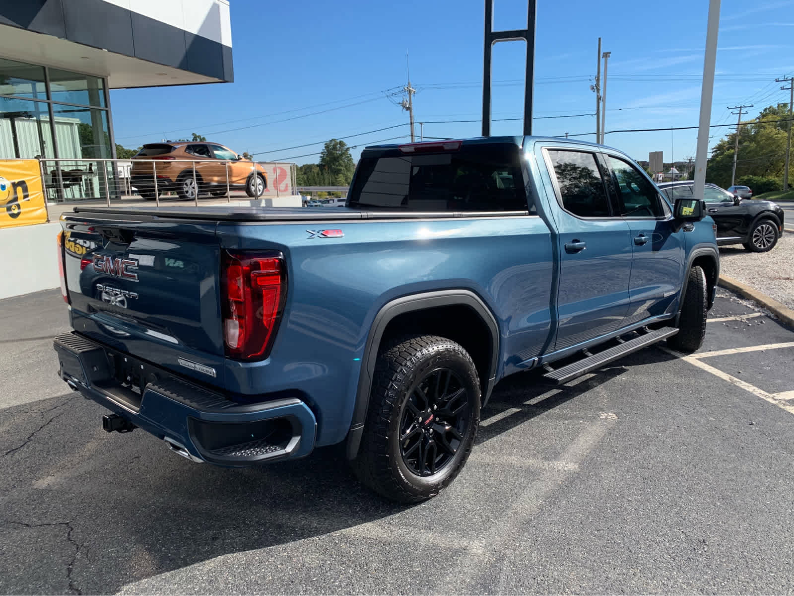 Used 2025 GMC Sierra 1500 Elevation w/ Preferred Package image 6