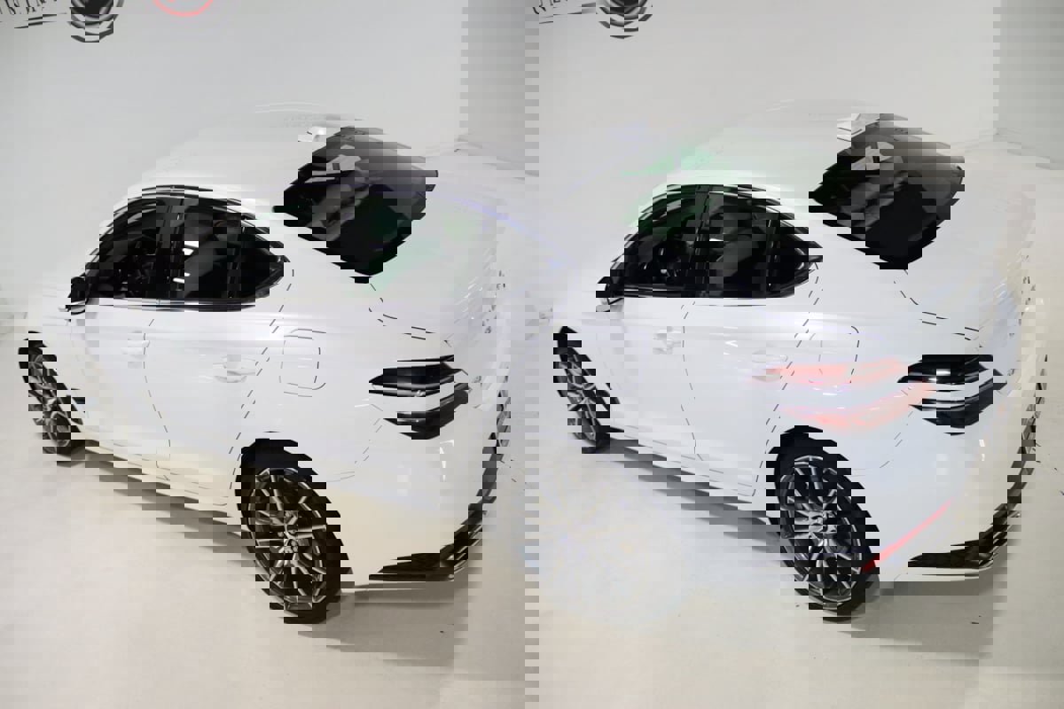 Used 2024 Genesis G70 2.5T image 10