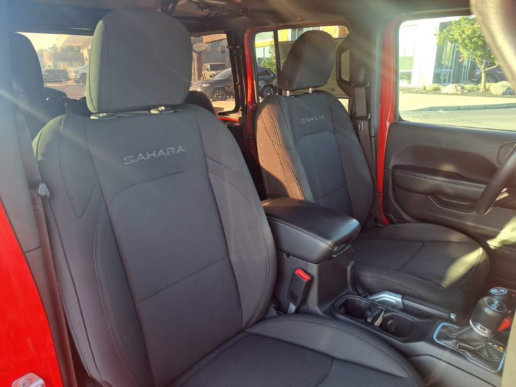 Used 2018 Jeep Wrangler Unlimited Sahara AWD/4WD image 32