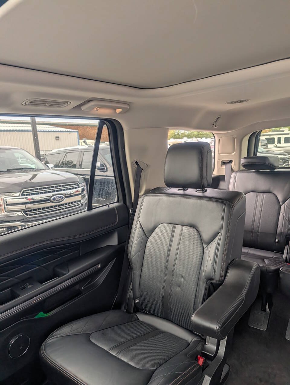 Used 2018 Ford Expedition Platinum AWD/4WD image 17