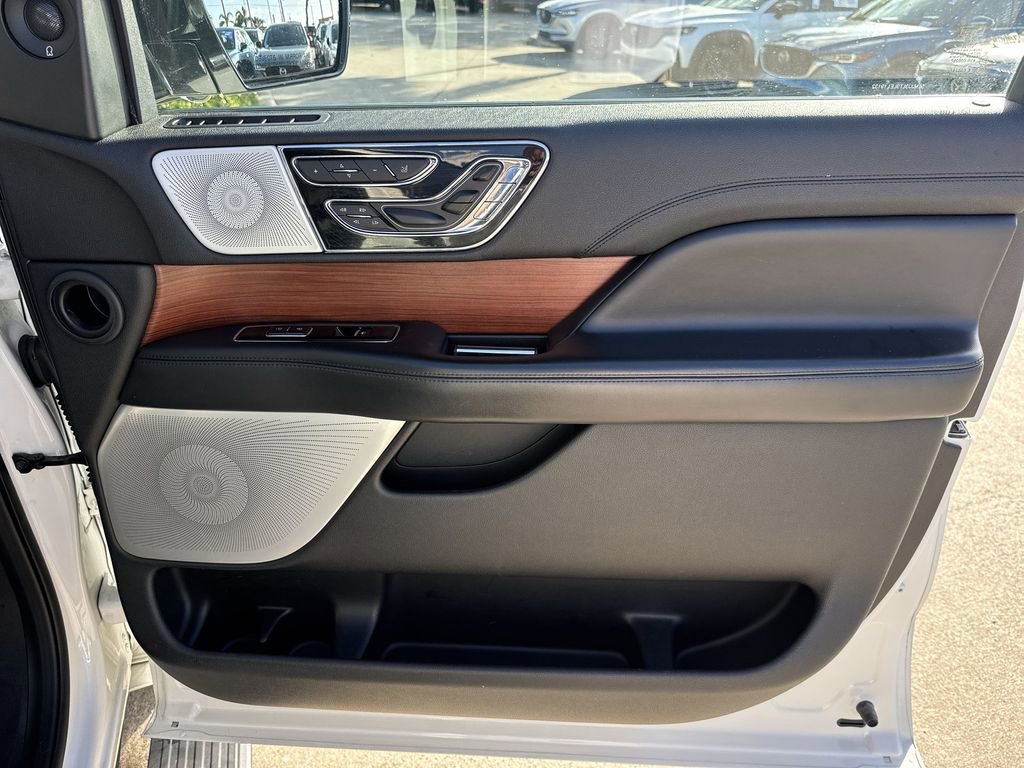 Used 2020 Lincoln Navigator L Reserve w/ Luxury Package AWD/4WD image 43