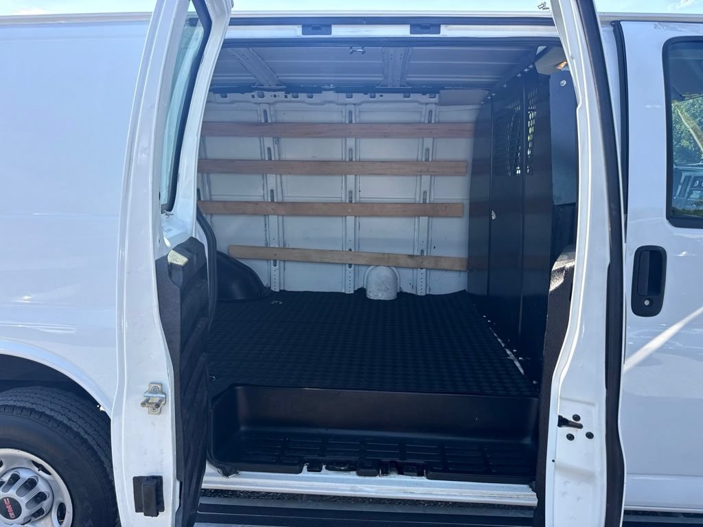 Used 2022 GMC Savana 2500 w/ Driver Convenience Package RWD image 18
