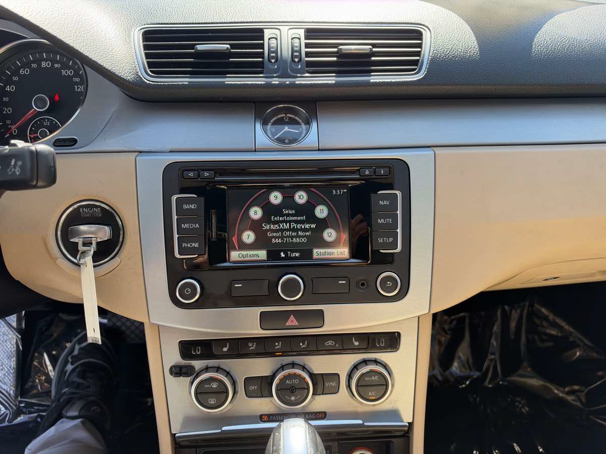 Used 2013 Volkswagen CC Lux FWD image 20
