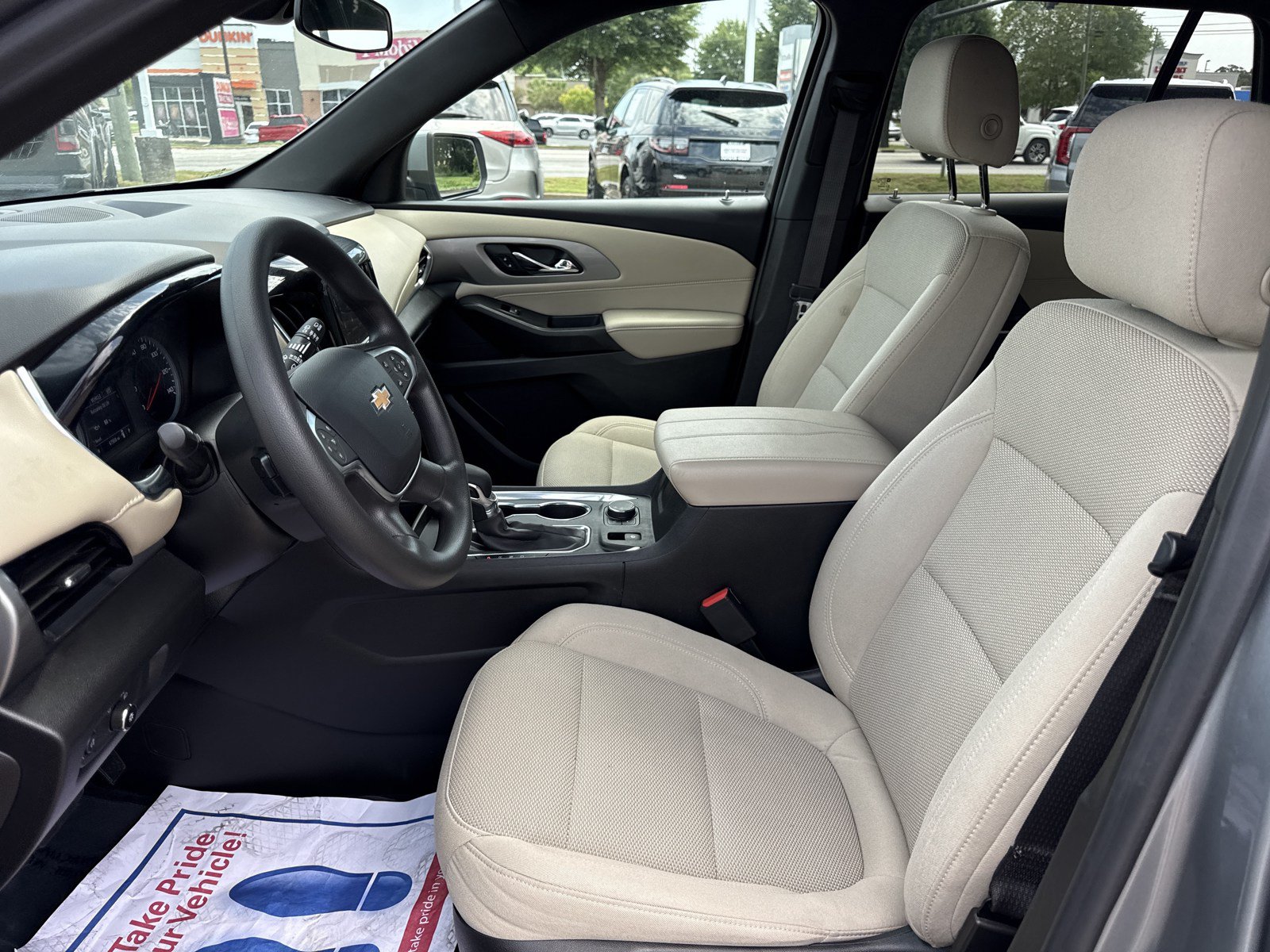 Used 2023 Chevrolet Traverse LS w/ Safety Package FWD image 11