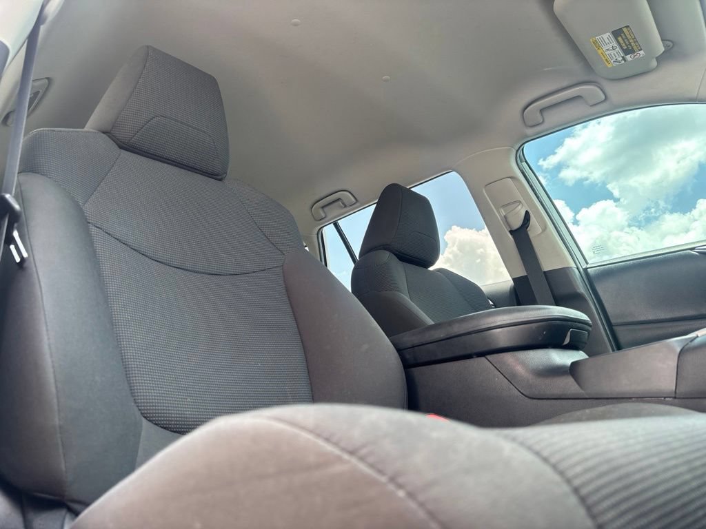 Used 2021 Toyota RAV4 LE FWD image 24