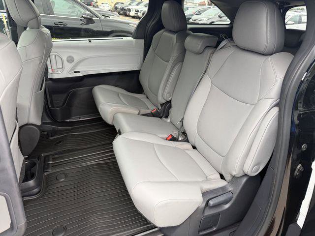 Certified 2025 Toyota Sienna XLE FWD image 23