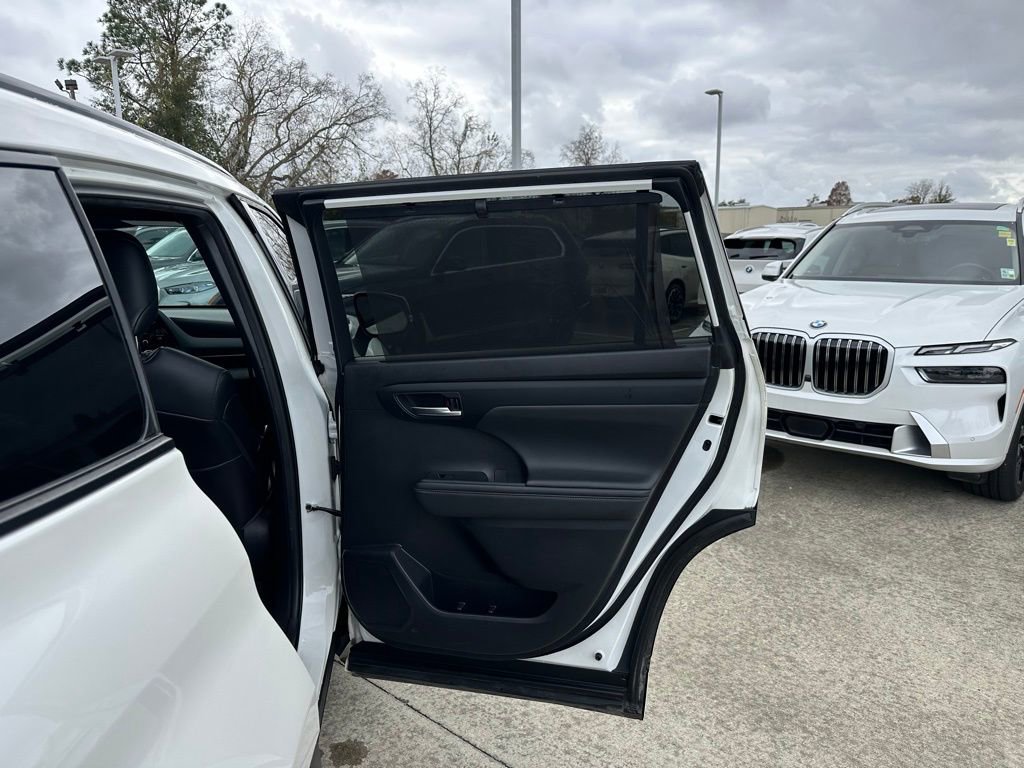 Used 2021 Toyota Highlander XSE image 32