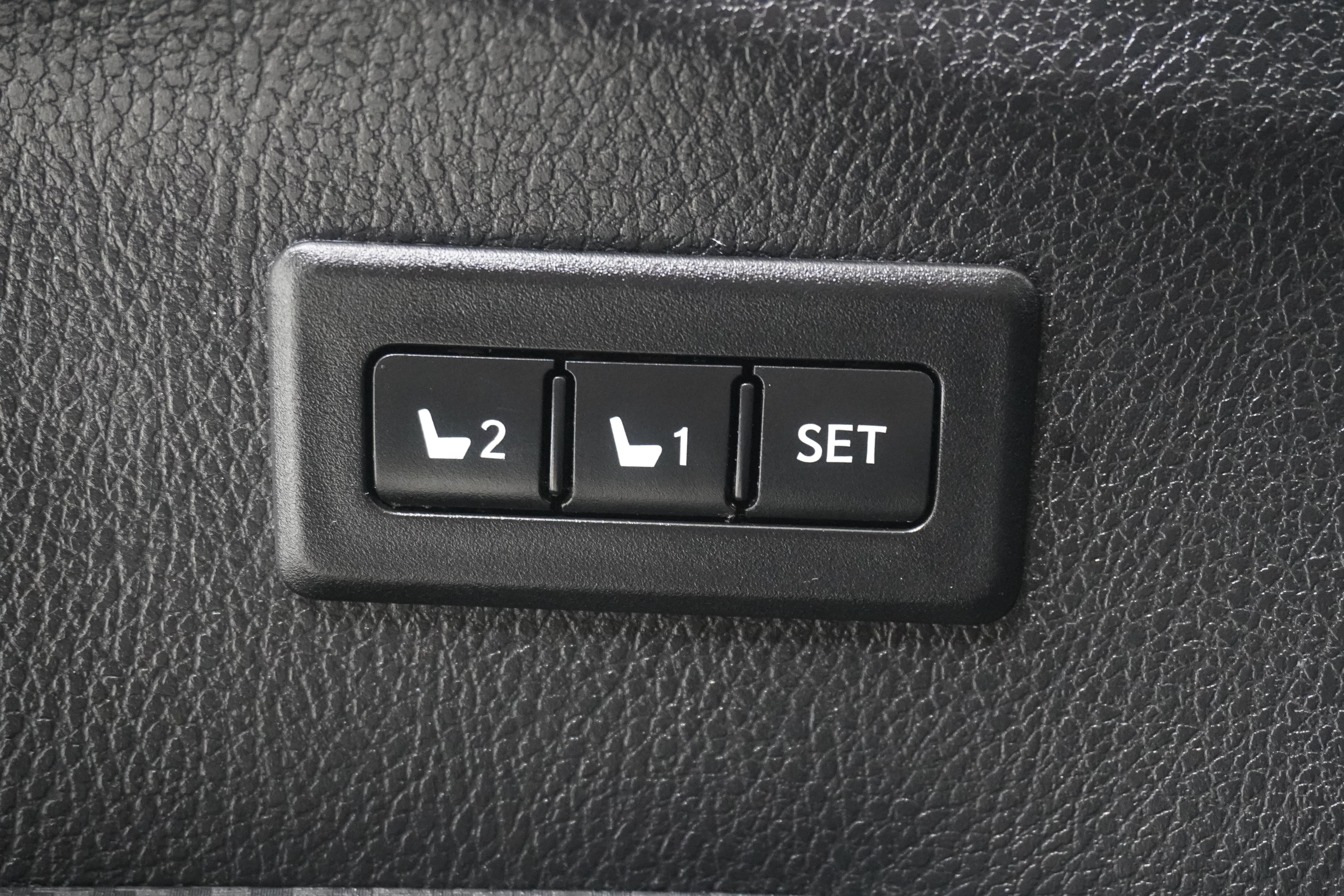 Used 2015 Toyota RAV4 Limited w/ Technology Package FWD image 16