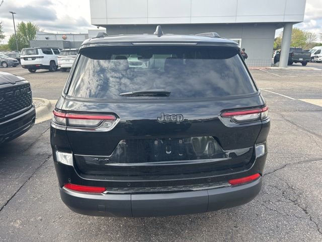 Used 2023 Jeep Grand Cherokee L Laredo AWD/4WD image 3