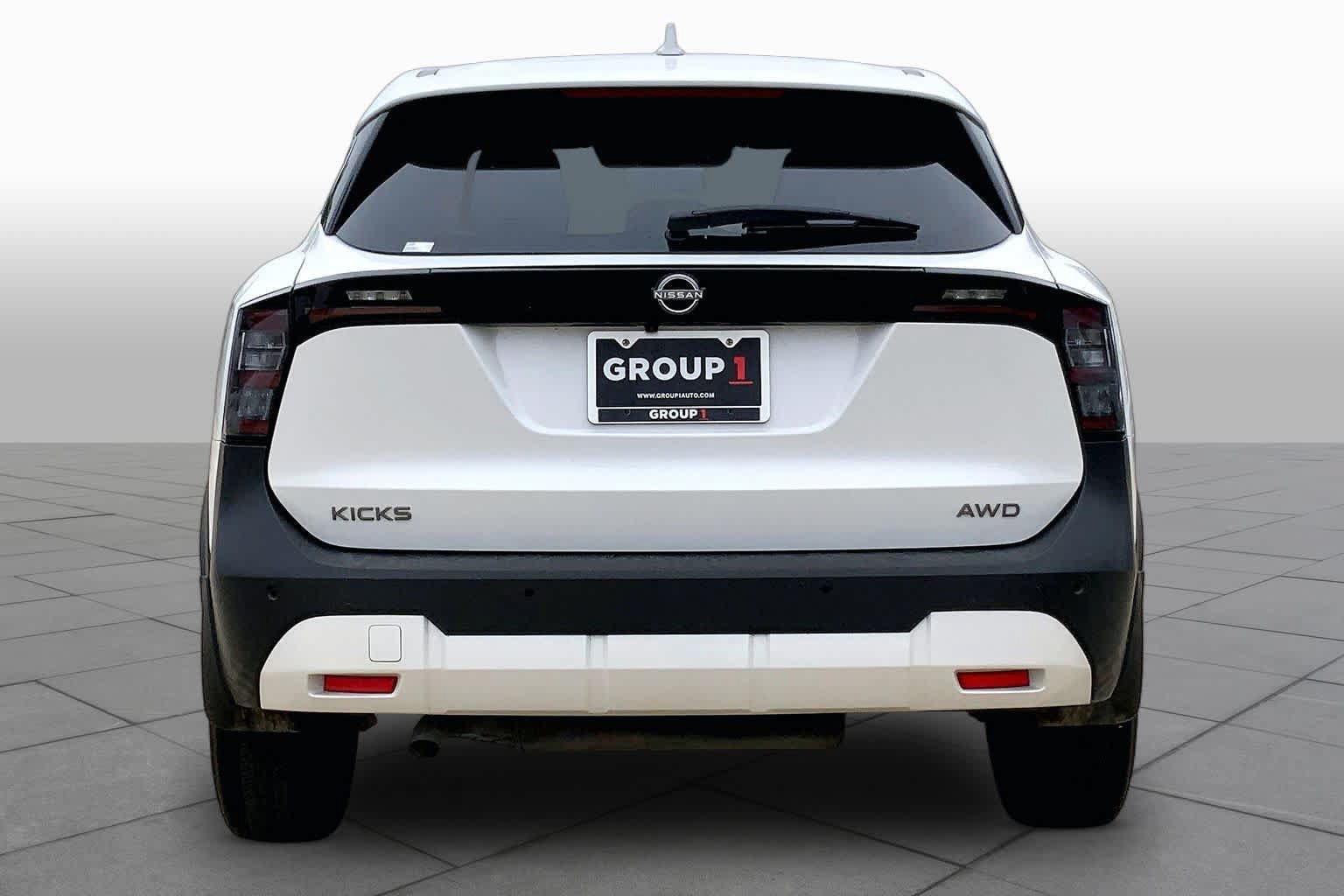 Used 2025 Nissan Kicks SV AWD/4WD image 9