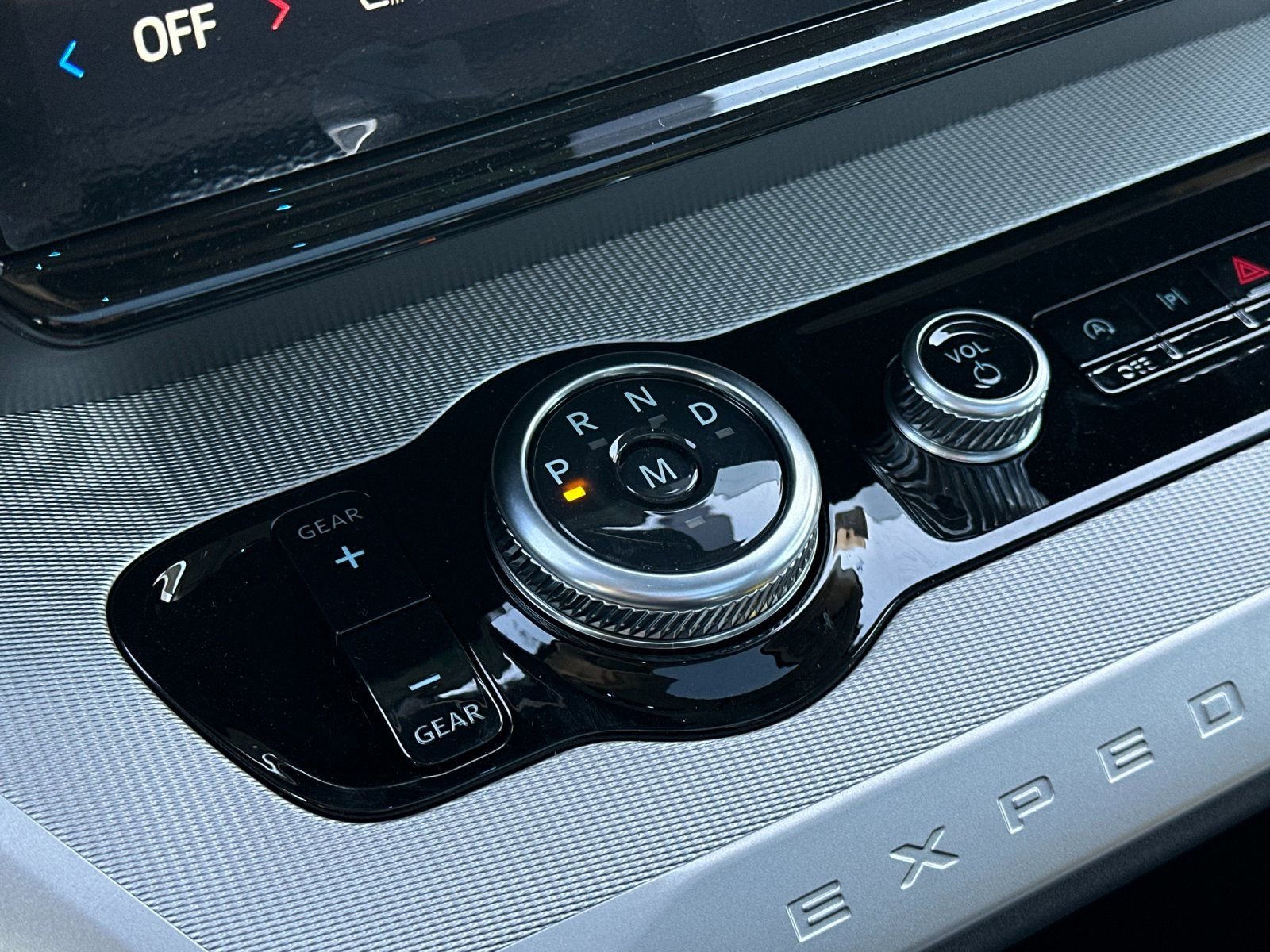 New 2025 Ford Expedition Active image 26