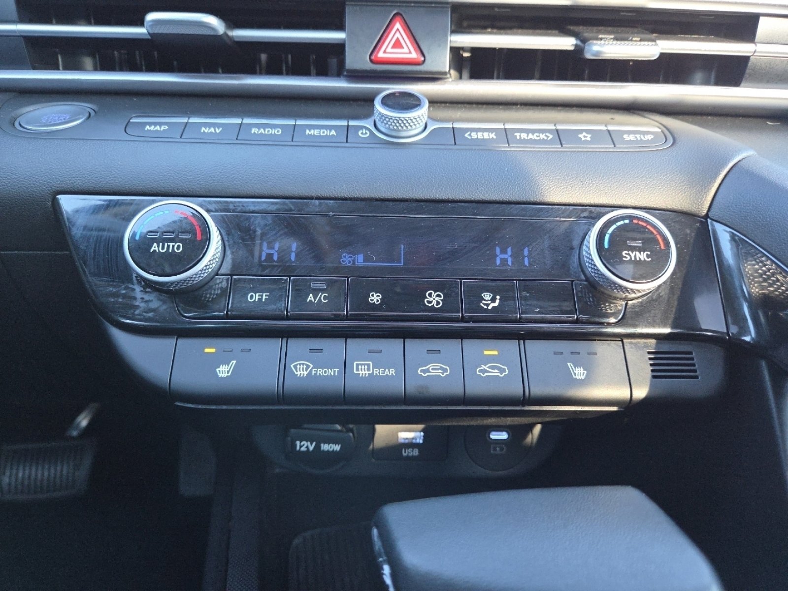 Used 2025 Hyundai Elantra SEL image 34