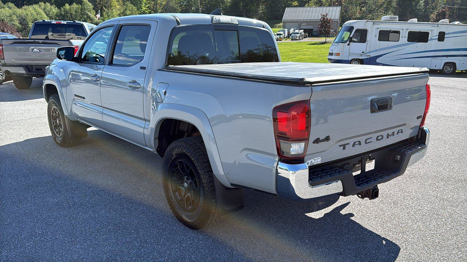 Used 2019 Toyota Tacoma SR5 AWD/4WD image 4