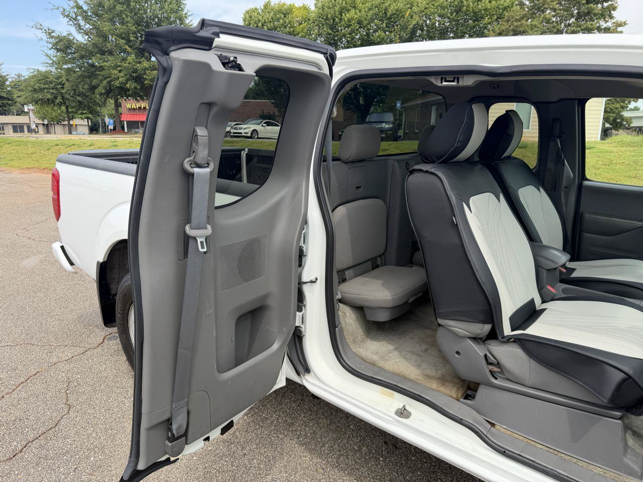 Used 2018 Nissan Frontier S RWD image 17