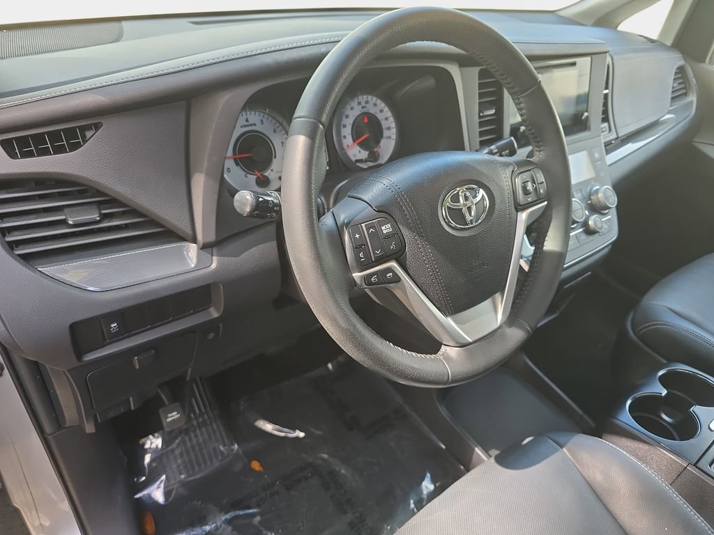 Used 2015 Toyota Sienna SE image 25
