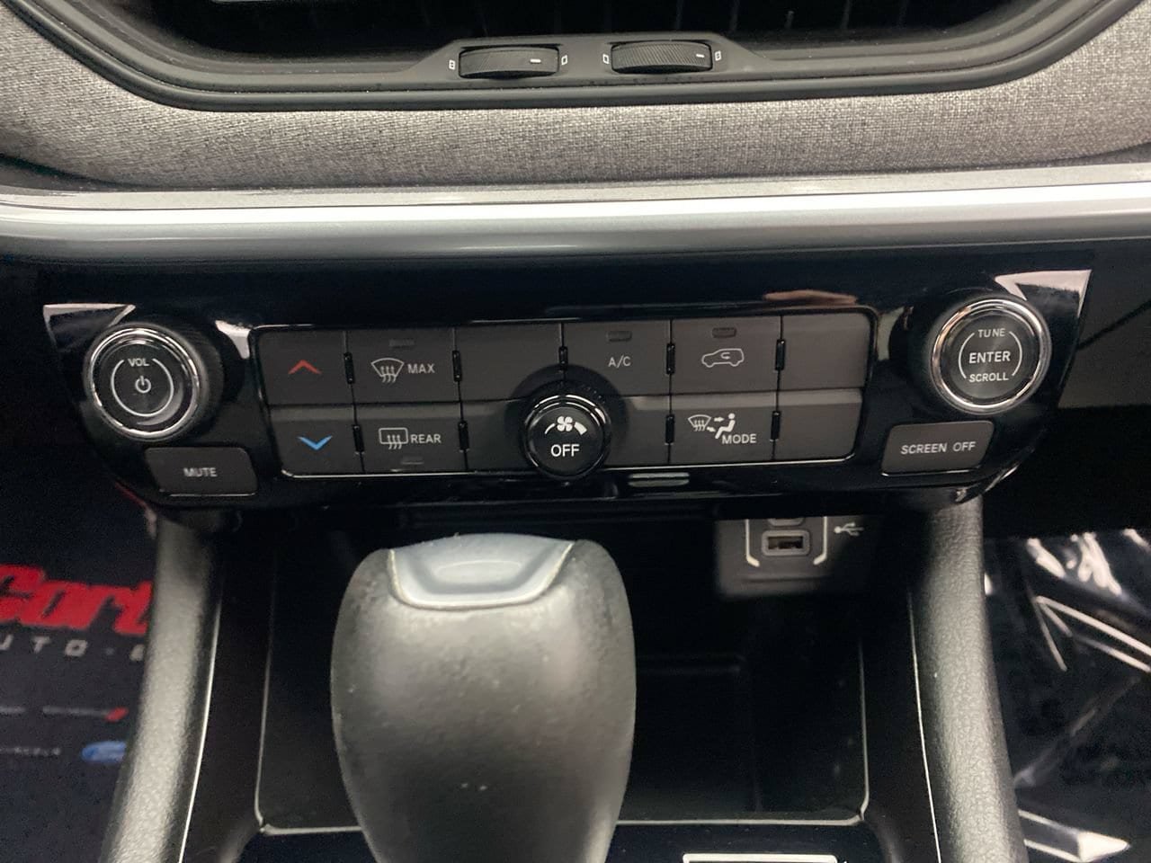 Used 2023 Jeep Compass Latitude AWD/4WD image 21