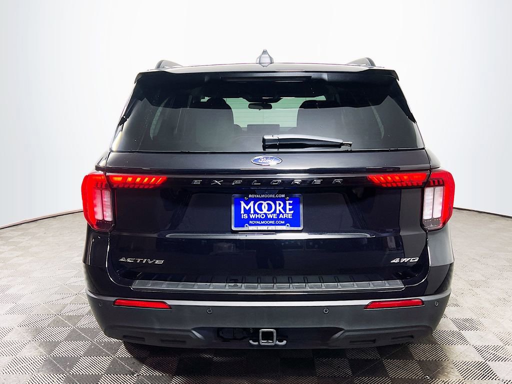 Used 2025 Ford Explorer Active AWD/4WD image 6