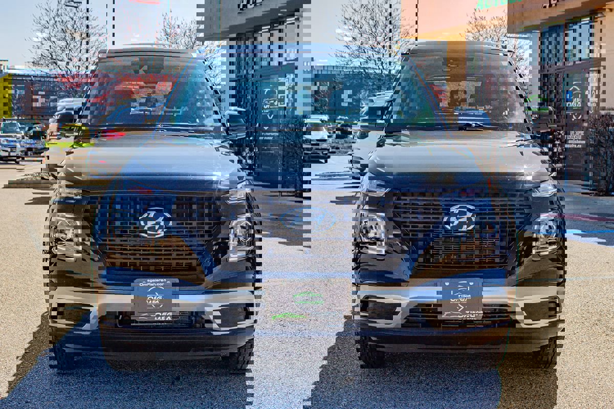 Used 2022 Hyundai Venue SE image 2