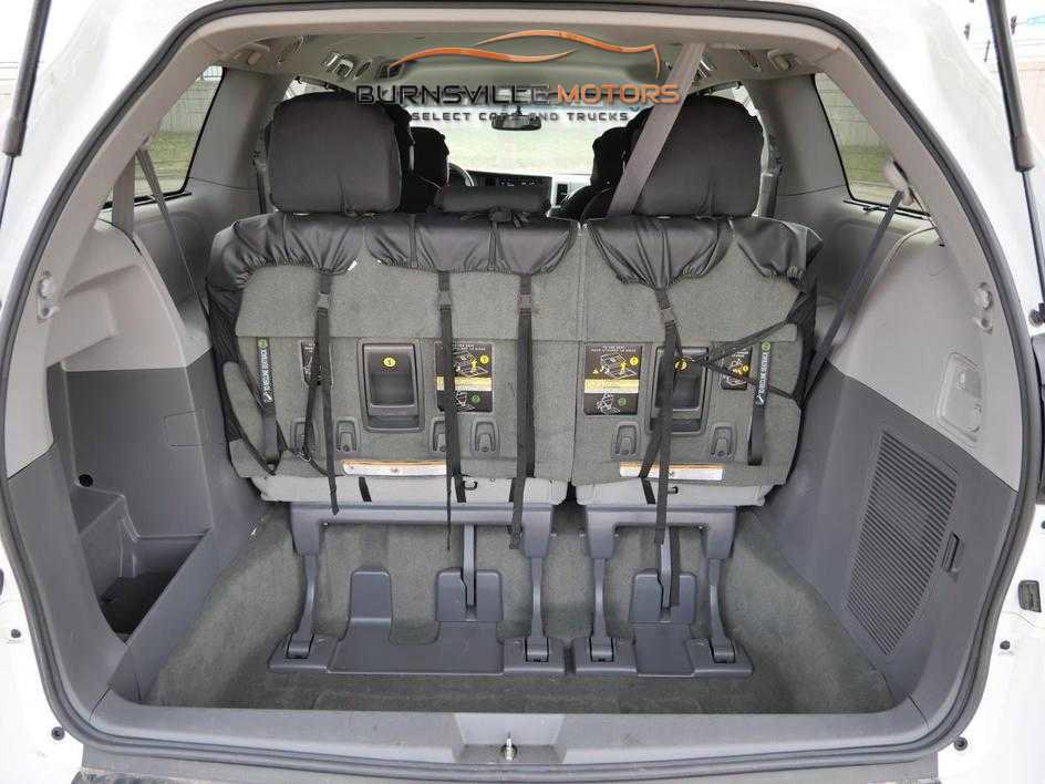 Used 2015 Toyota Sienna LE AWD/4WD image 13