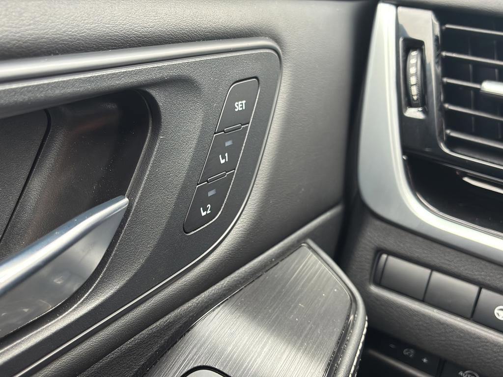 Used 2024 Nissan Rogue SL w/ SL Premium Package image 41